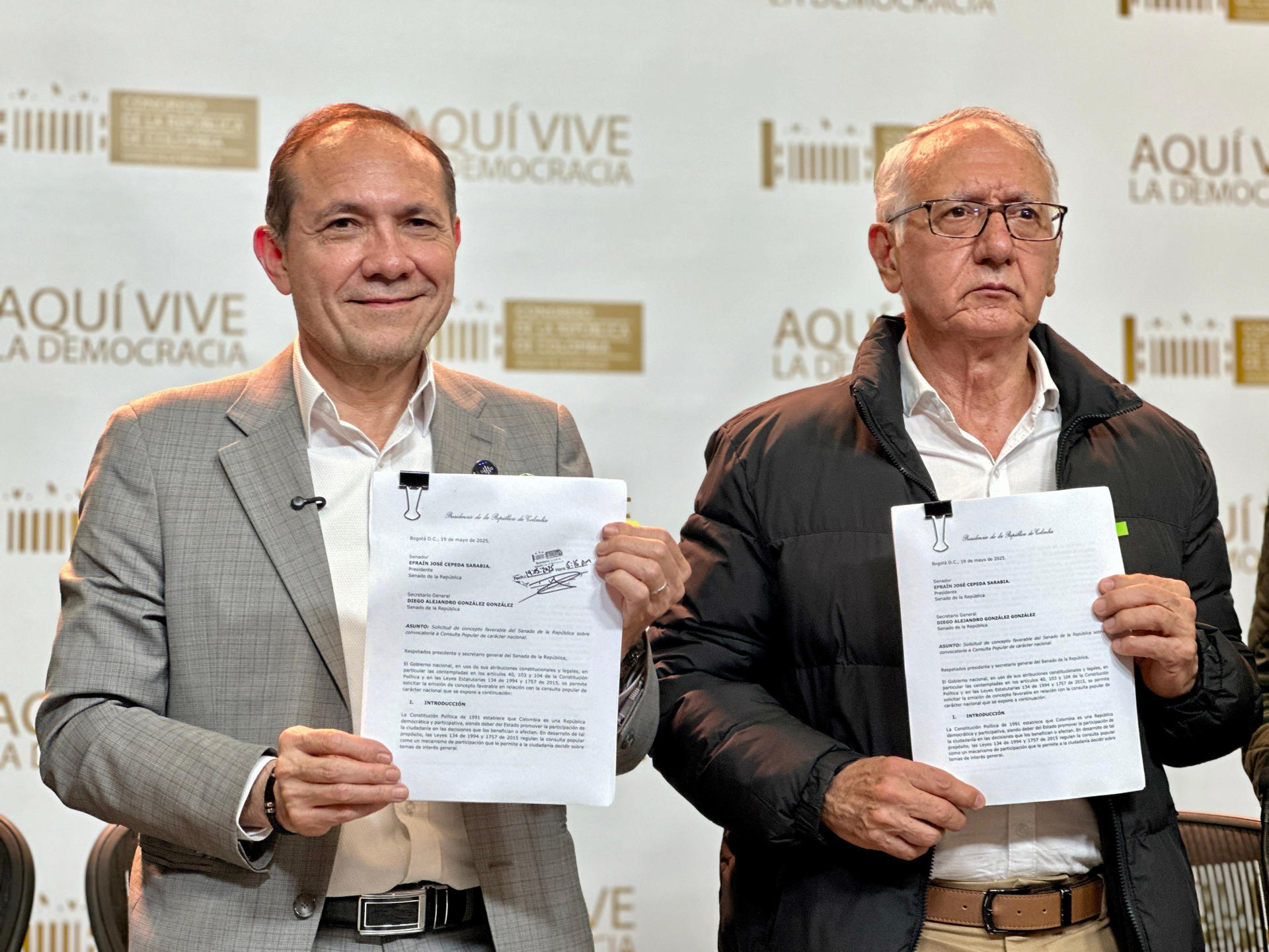 Un grupo de pacientes cuestiona nuevas preguntas de la consulta popular del Gobierno