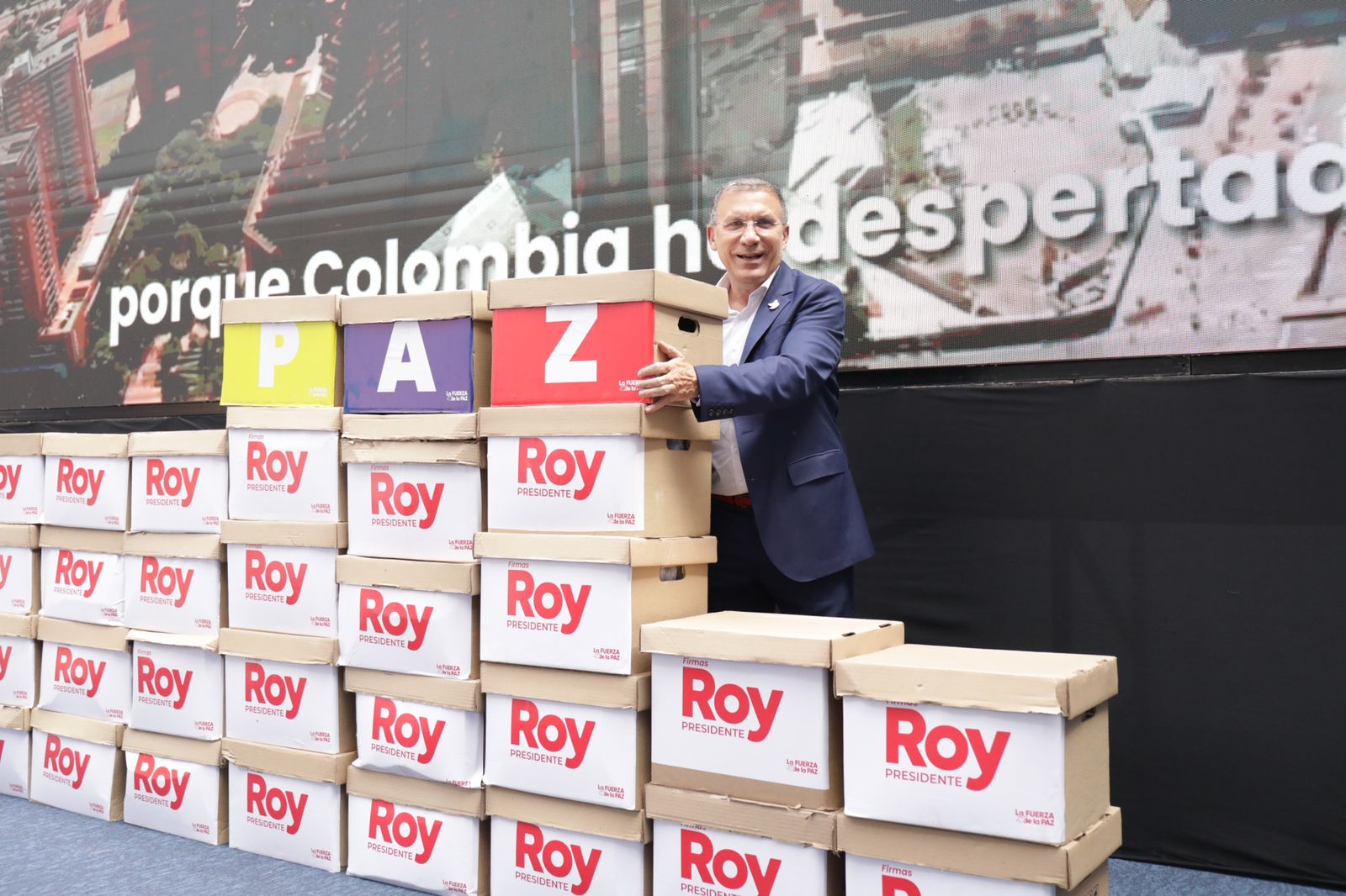 Roy Barreras presentó un millón de firmas para validar su aspiración presidencial