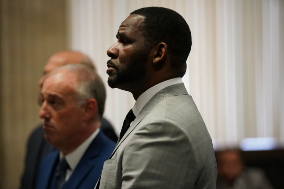 R. Kelly se declara inocente de tráfico sexual en Nueva York