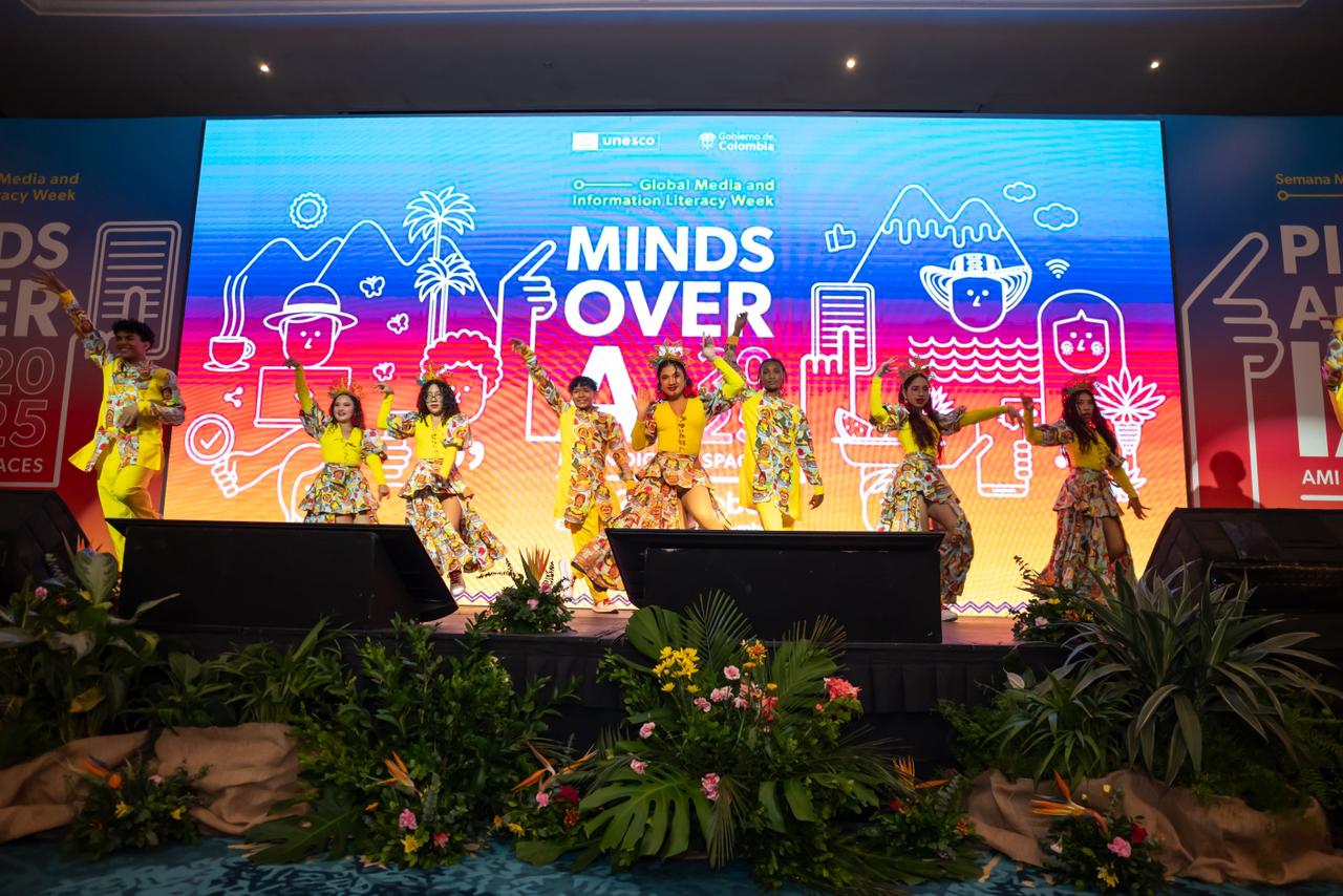 “Piensa ante la IA”: la iniciativa de Colombia y la Unesco hacia el futuro digital
