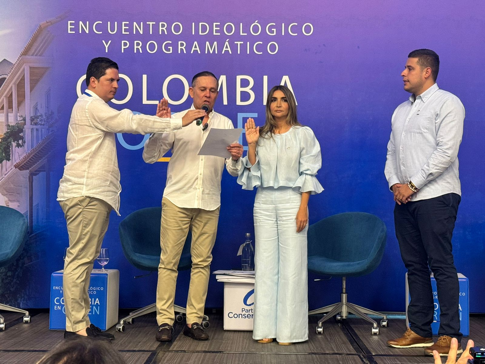 Conservadores entraron en cónclave de 48 horas para definir posturas frente a Petro
