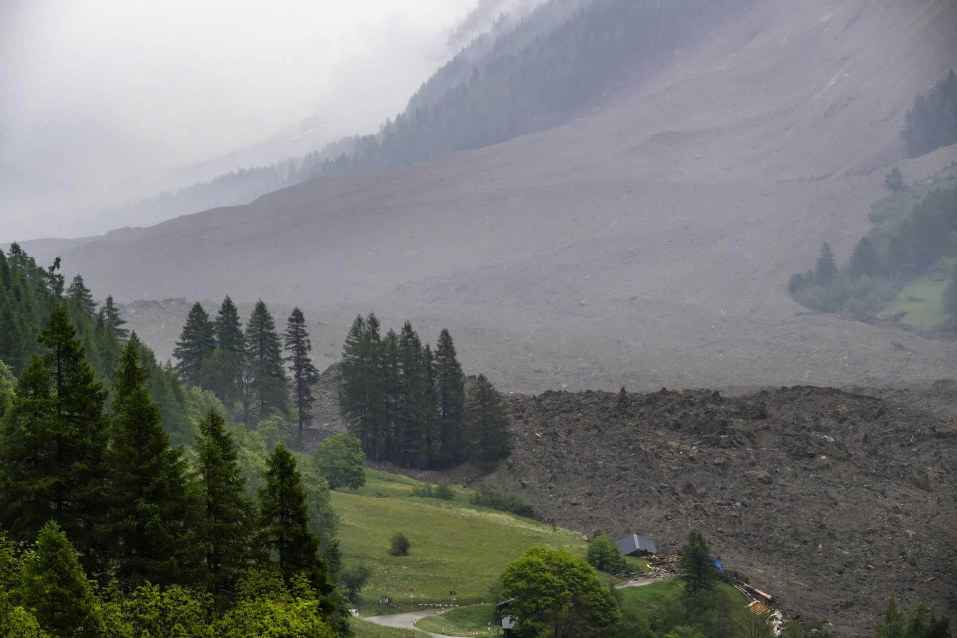 Avalancha en los Alpes suizos: ¿Cómo lograron salvarse los habitantes del pueblo?