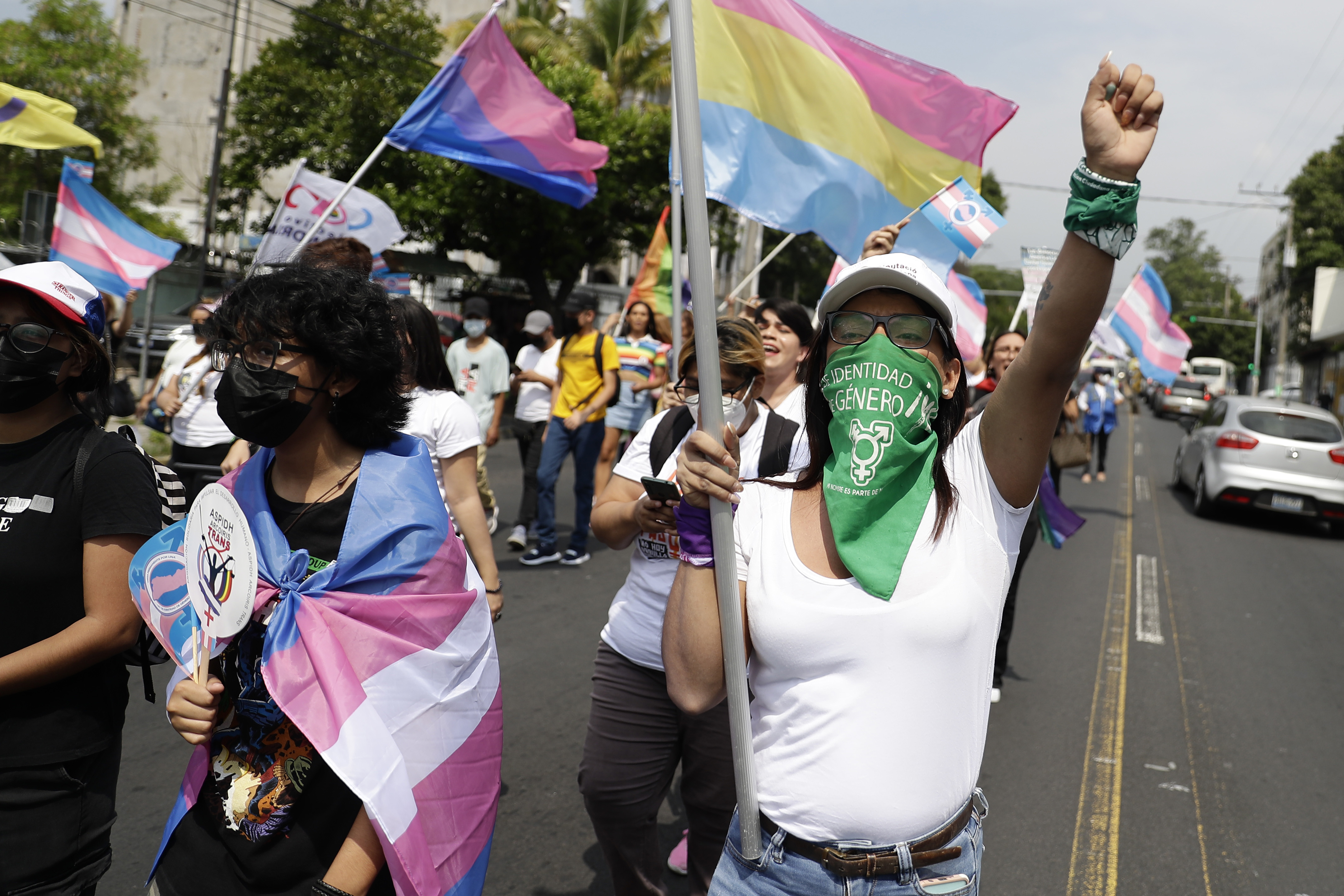 Hombres trans y personas no binarias tendrán derecho a una licencia de maternidad