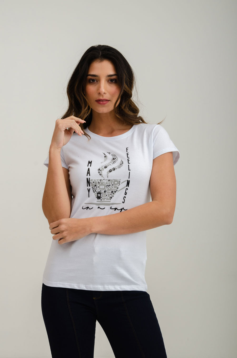 Bon bon bum se caracteriza por su colorido y sus sabores frutales, aportando diversión y originalidad. A su vez Fuera de Serie es una marca femenina, dedicada completamente a la mujer.