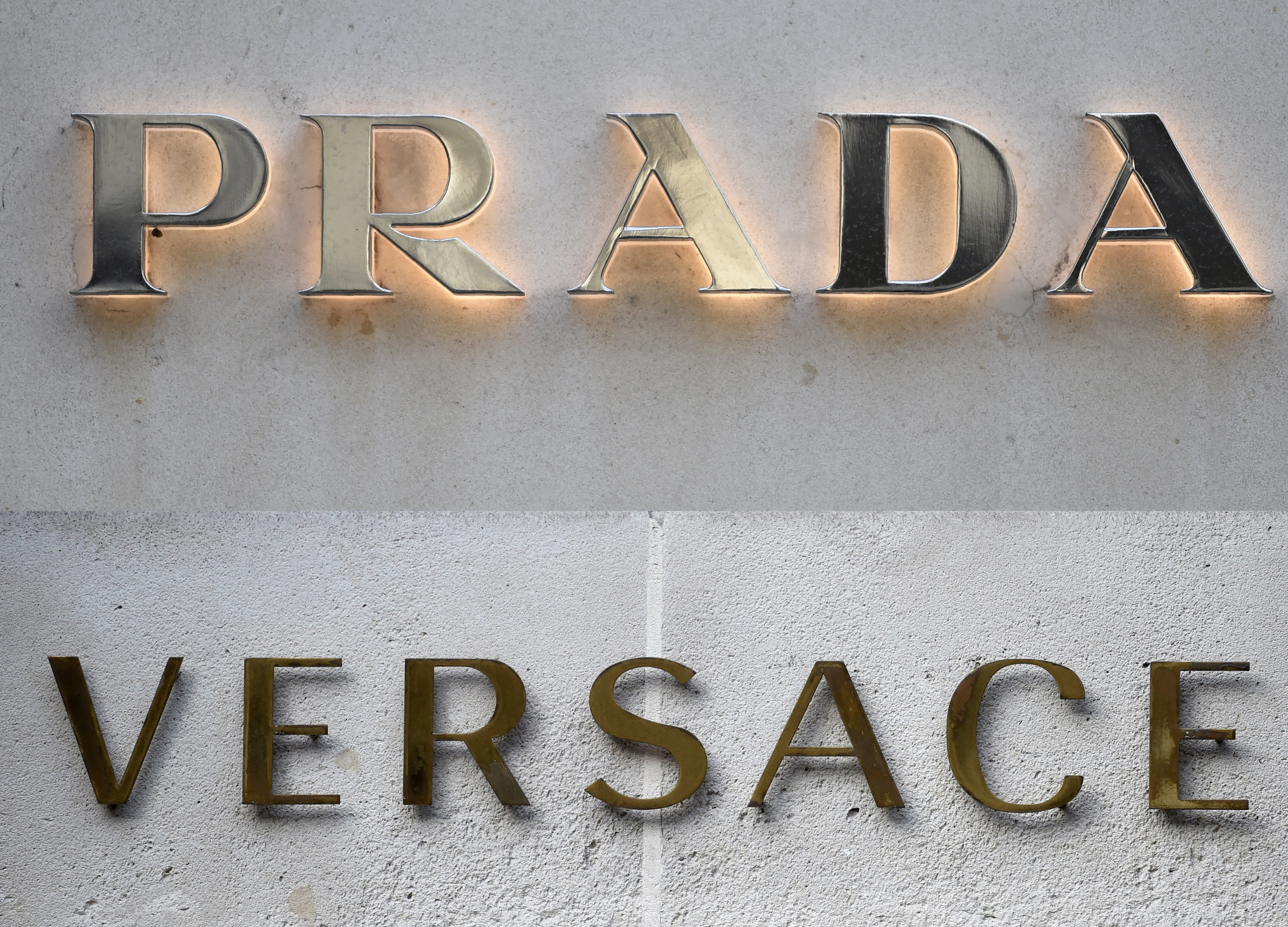 Dario Vitale deja la dirección creativa de Versace tras ser comprada por Prada