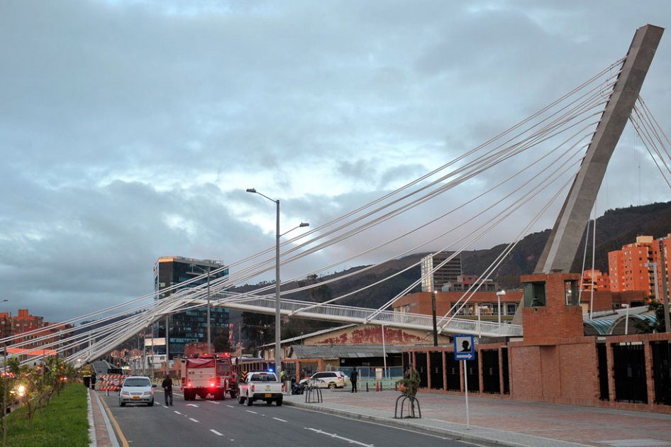 Más de 3.100 millones de pesos costó puente que colapsó en Cantón Norte