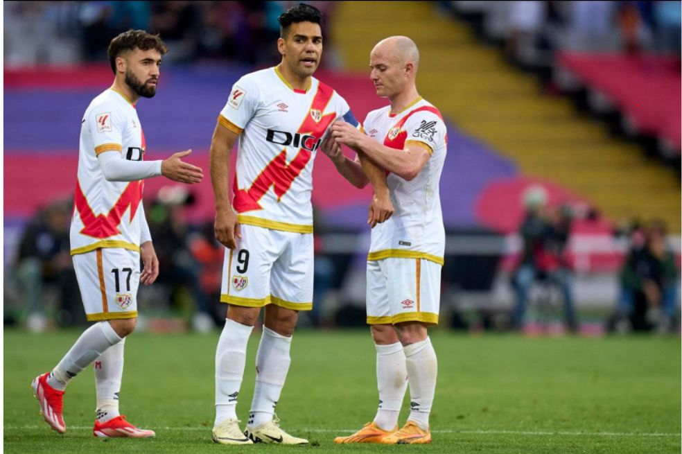 Con la cinta de capitán en su brazo, Falcao le dijo adiós al Rayo Vallecano
