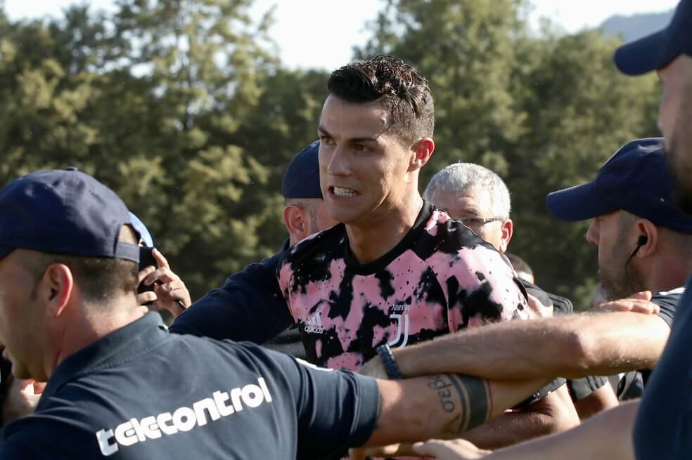 Un hincha surcoreano fue a buscar a Cristiano Ronaldo a Suecia por no jugar en su país