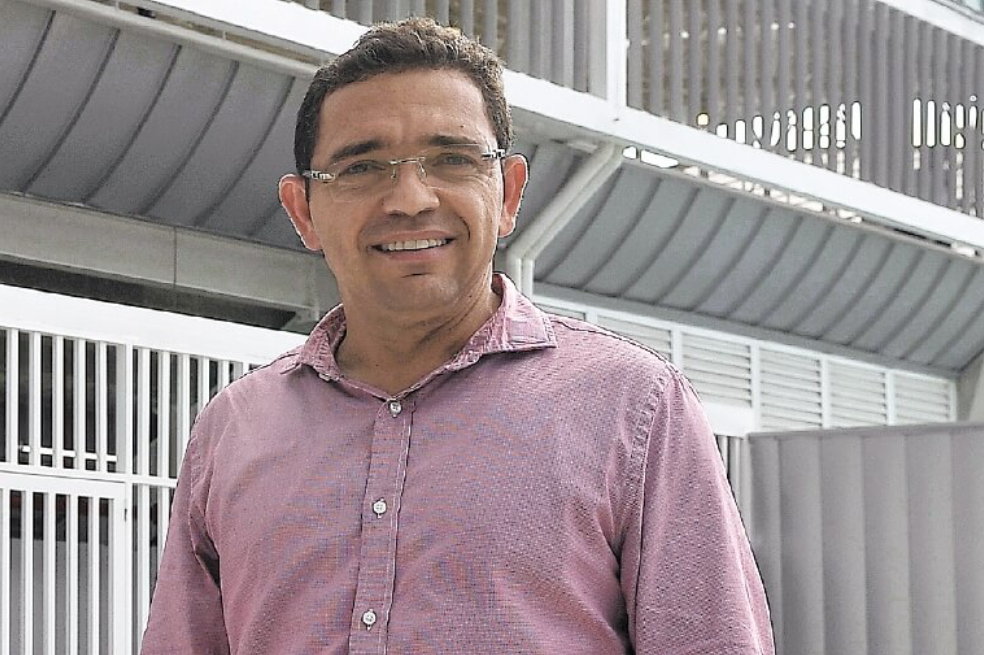 Aunque ahora Martínez está libre y retomó su cargo, sigue enfrentando el proceso judicial por la contratación de cinco centros de salud en la ciudad.  / Óscar Pérez