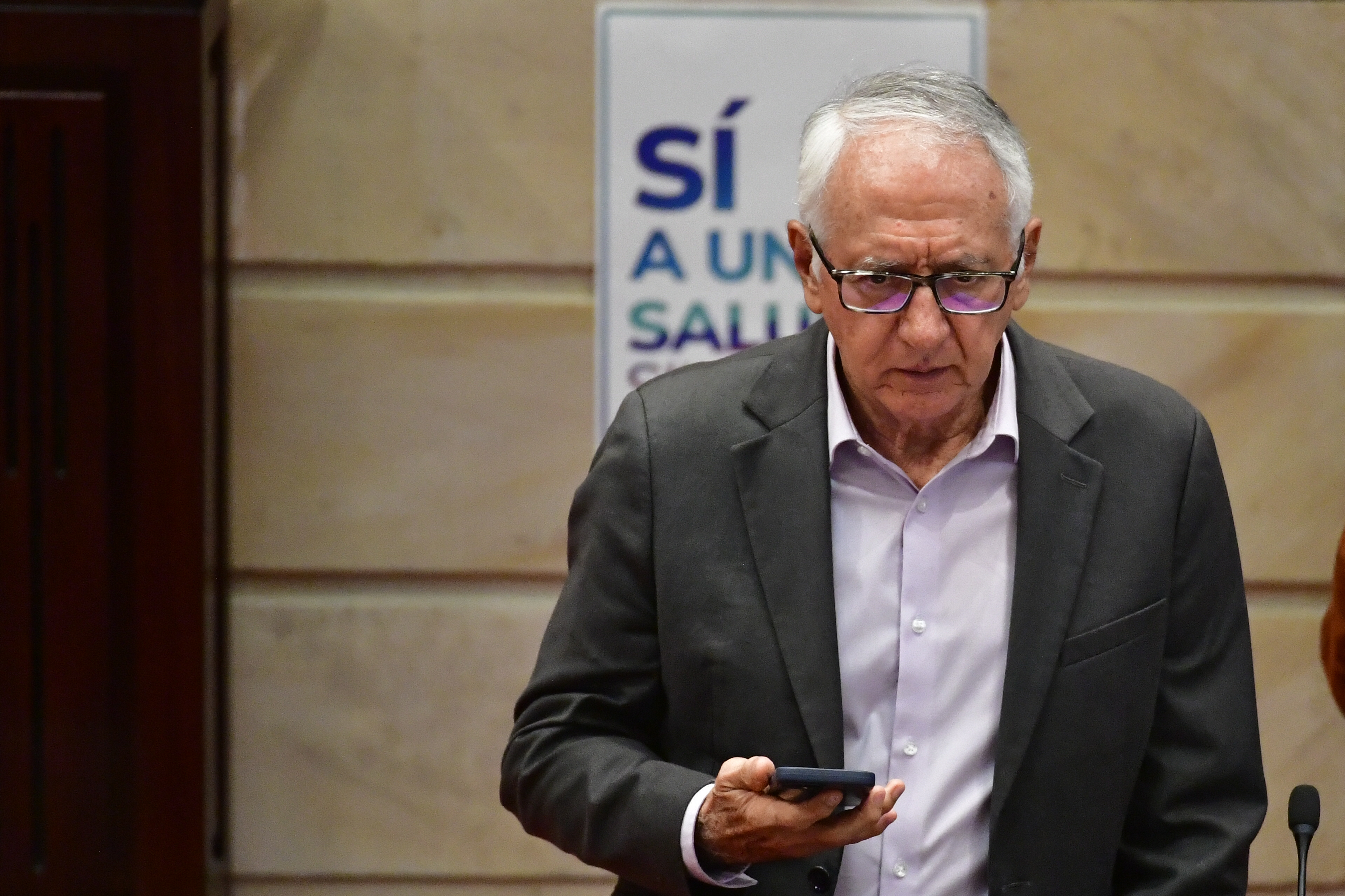Reforma a la salud: Minsalud critica su archivo y otros actores aplauden la decisión