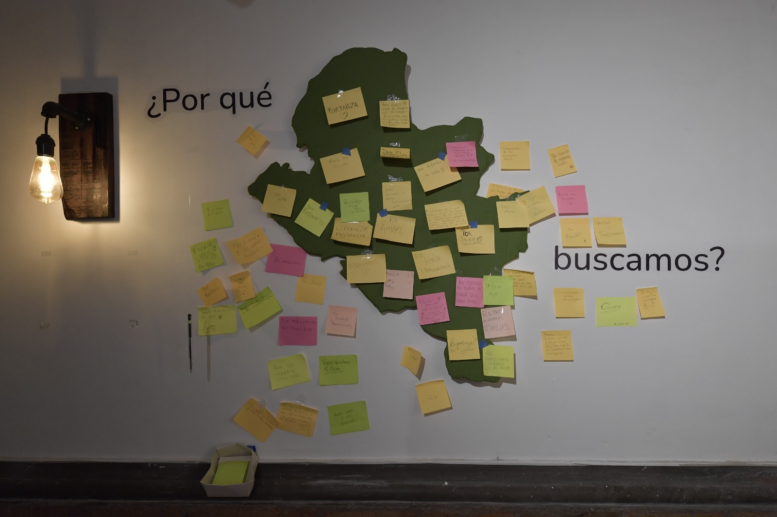 La última exposición de la Casa de la Memoria honraba los procesos de búsqueda de desaparecidos en Colombia.