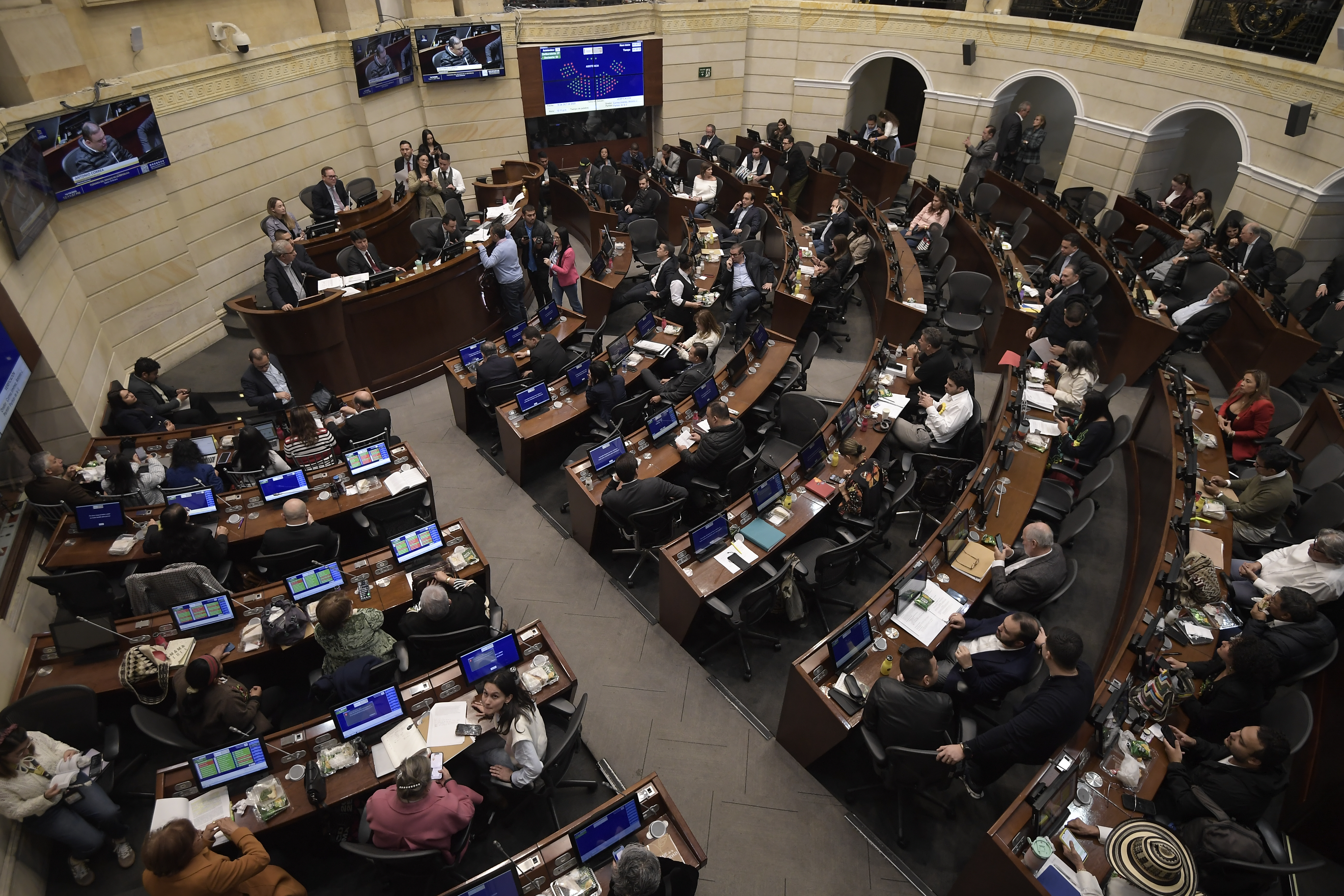 De la Espriella prepara batalla en el Congreso para aprobar su presupuesto: ¿tiene mayorías?