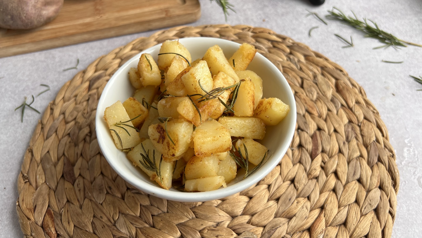 Con cuatro ingredientes prepara estas papas al romero