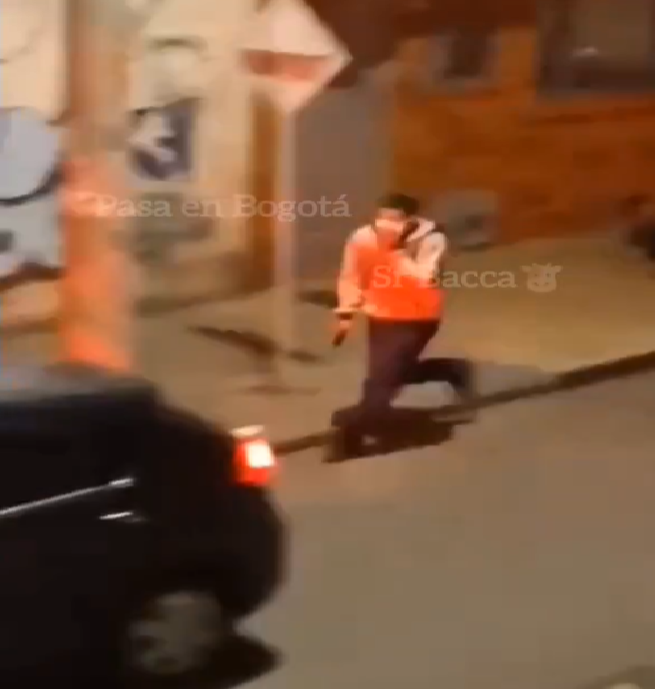 Banda de hasta ocho delincuentes rodeó a una familia para robarle su camioneta