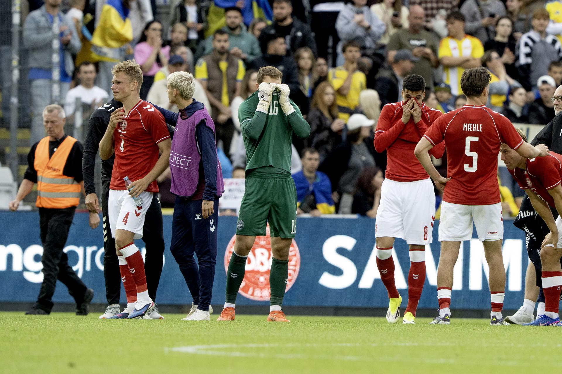 Christian Eriksen se desplomó en un amistoso con Dinamarca y encendió las alarmas: video