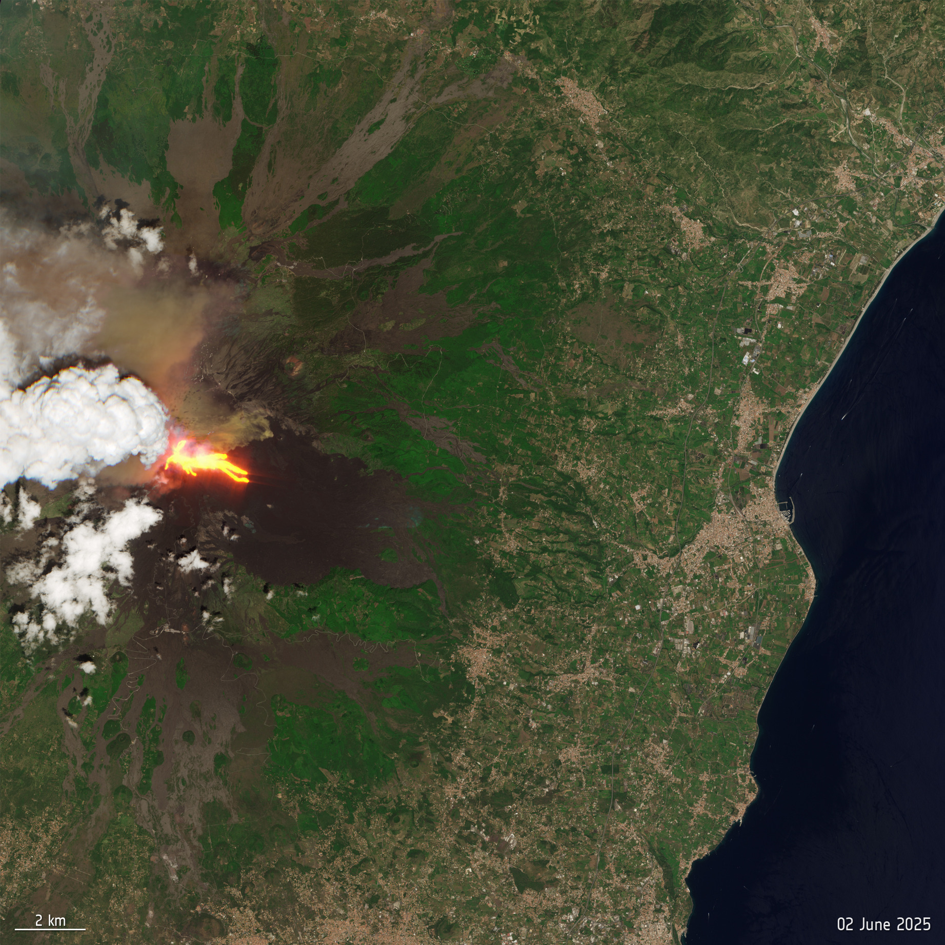 El Etna es el volcán más activo de Europa y su actividad es monitoreada constantemente por las autoridades locales.