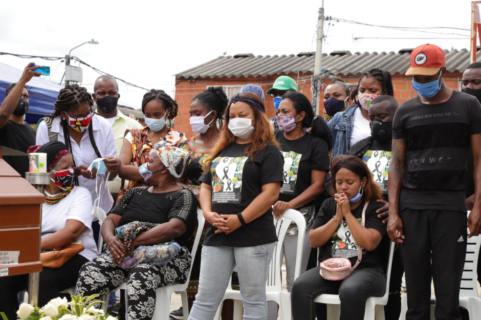 En imágenes: el sepelio colectivo de los cinco menores asesinados en la masacre de Llano Verde