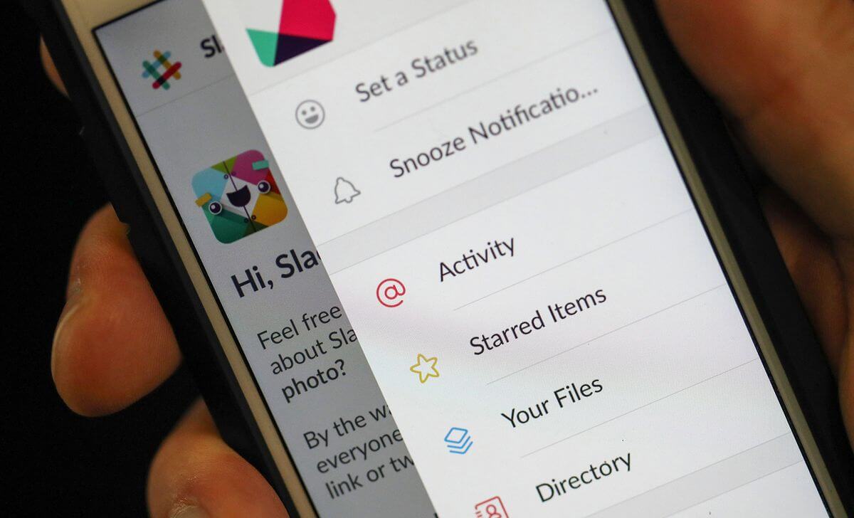 Slack es una plataforma de mensajería pensada para grupos de trabajo. / Bloomberg.