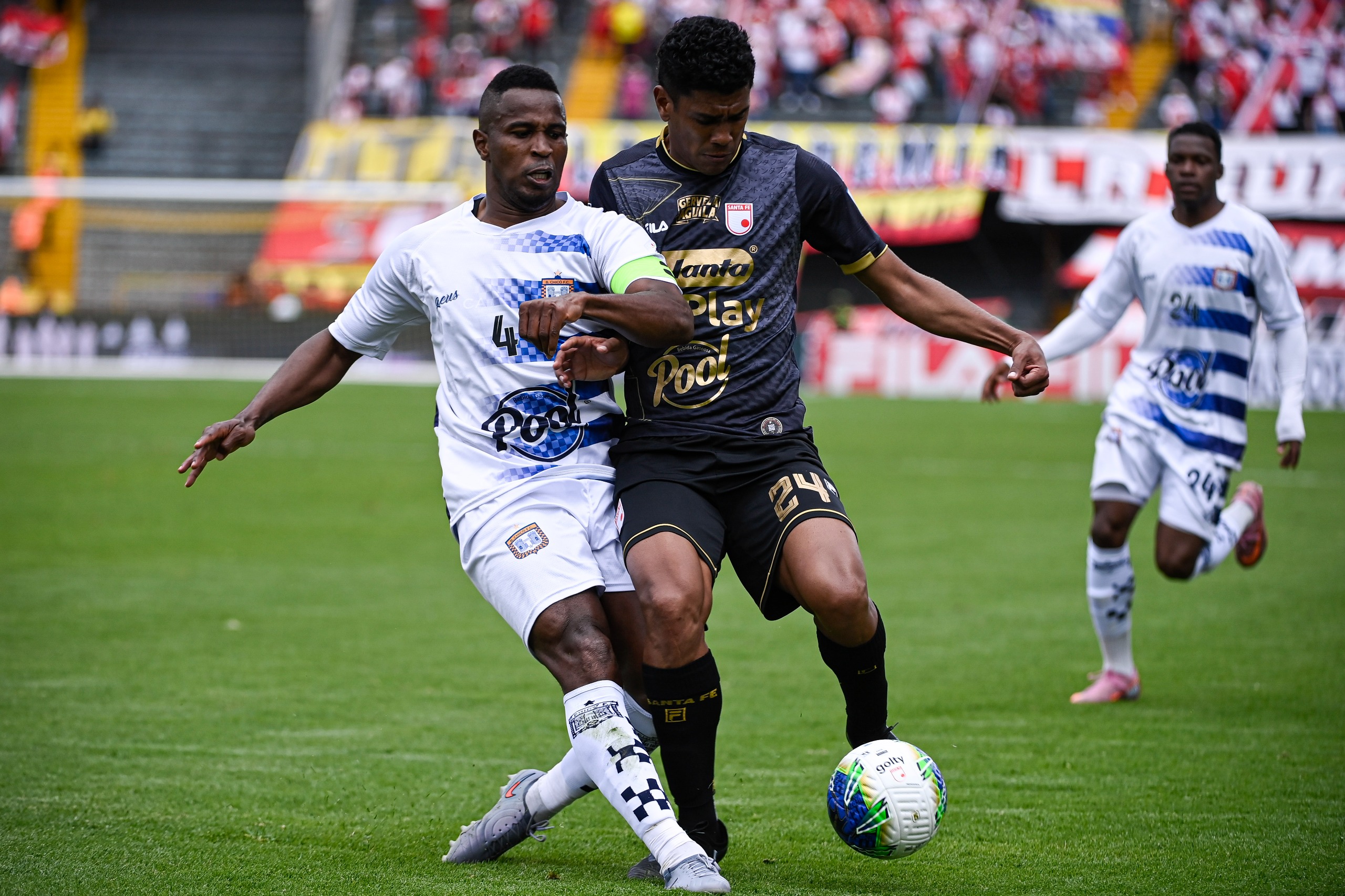 El cuadro cardenal sumó su primer triunfo del semestre en la Liga BetPlay con una victoria sobre el conjunto ajedrezado. Así se vivió el partido, que terminó 2-0 a favor de Santa Fe, con goles de Hugo Rodallega y Juan Palma (en contra).