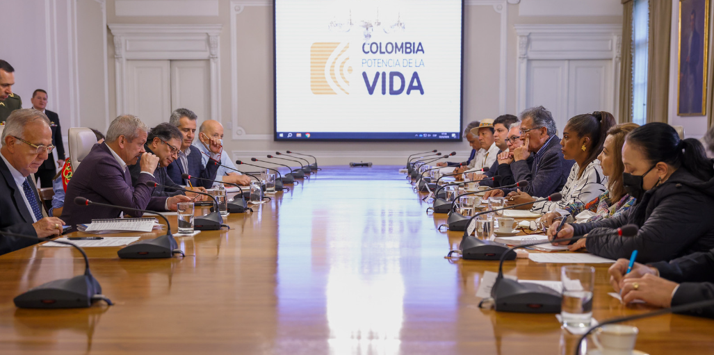 Petro se reunió con delegación de Gobierno en diálogos con disidencia de Mordisco