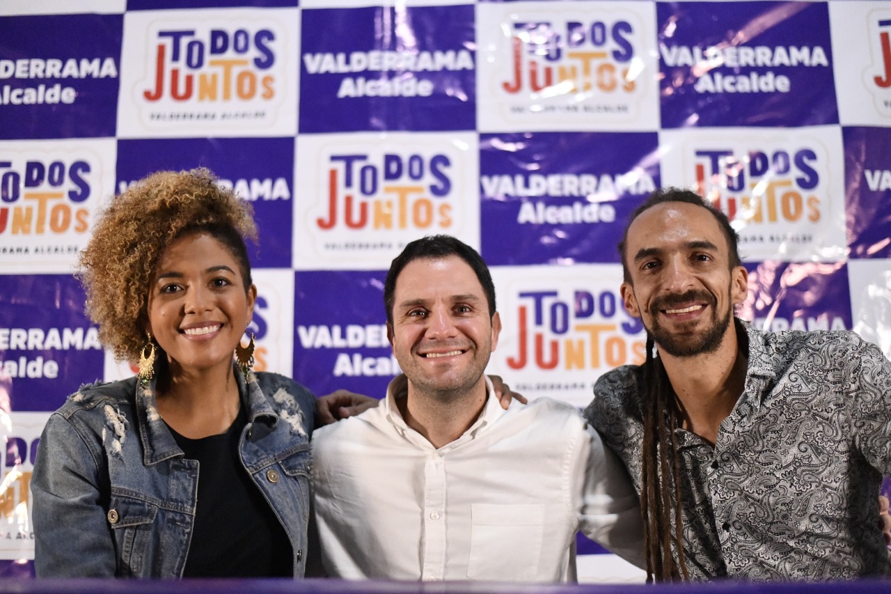 Juan David Valderrama (centro) aspiró por el movimiento Todos juntos y hace parte del espectro de los alternativos. La semana que pasó el Consejo Nacional Electoral (CNE) dejó en firme las candidaturas de dos de los miembros de su lista al Concejo: Daniela Maturana y Daniel Carvalho.Cortesía