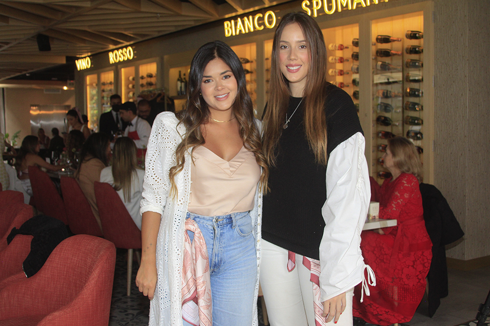 Isabella Yepes-Daniela Gonzales FLove Tionary colección Laura Tobon