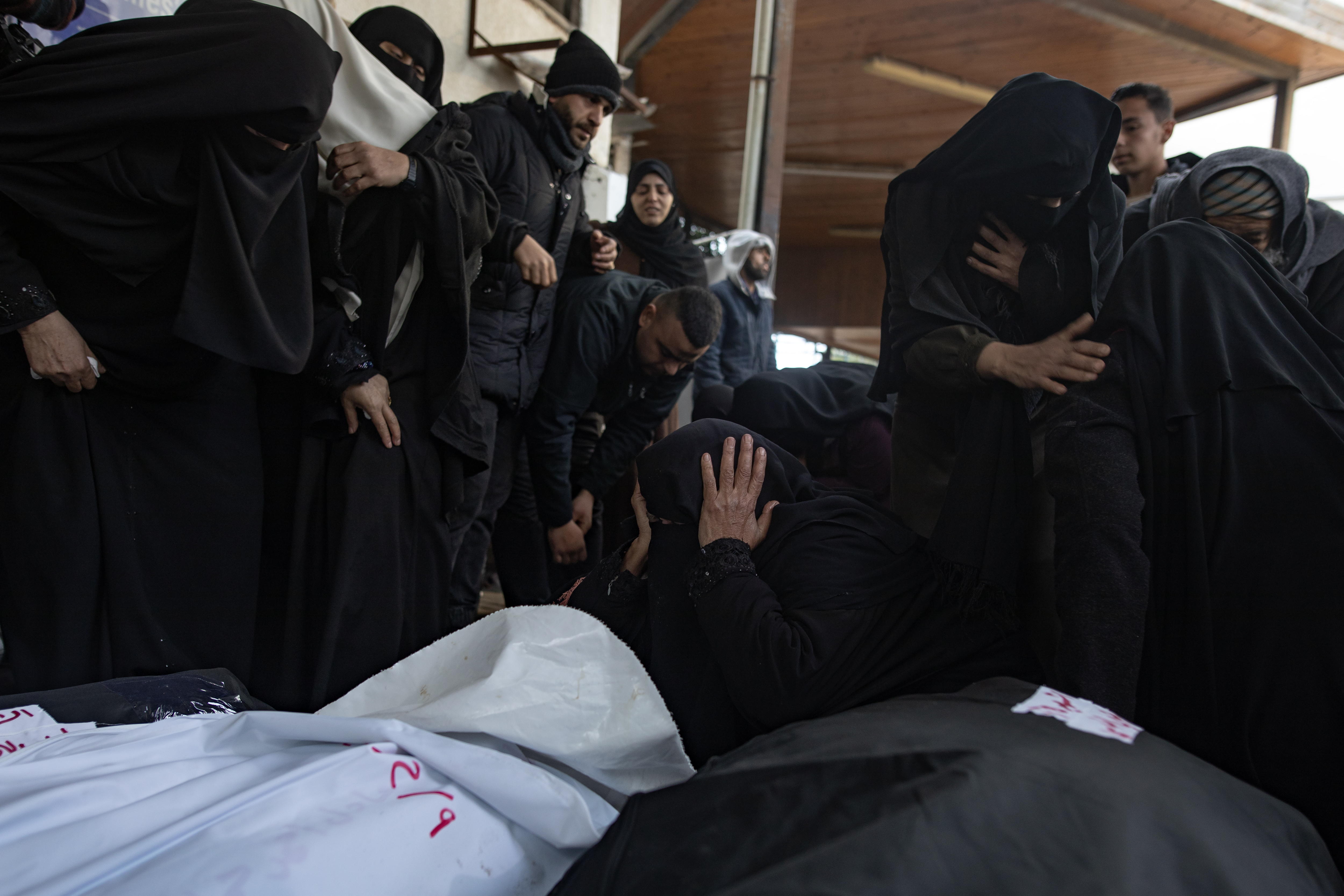 Israel bombardeó Rafah, pese a advertencias: “Moriremos en nuestras casas”