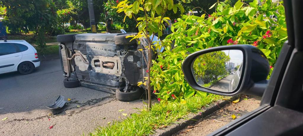 Dos accidentes en Envigado provocaron choque múltiple y muerte de adulto mayor