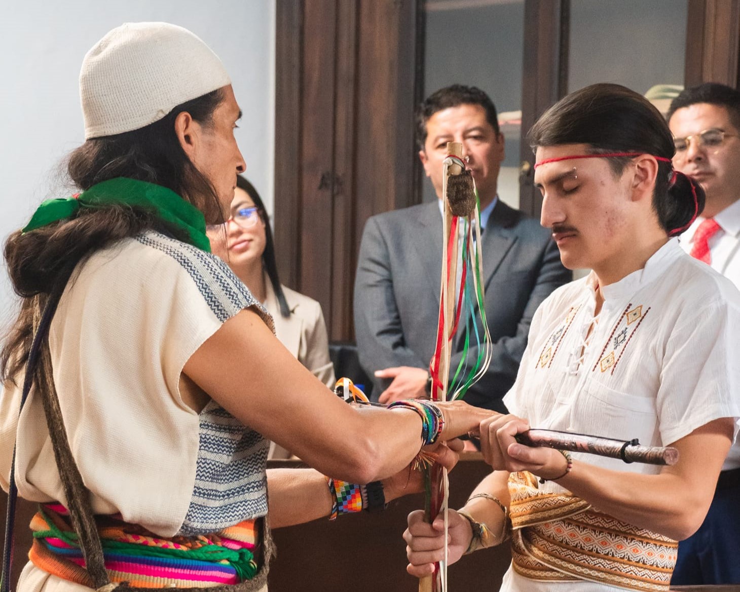 El primer concejal bisexual y muisca de La Calera