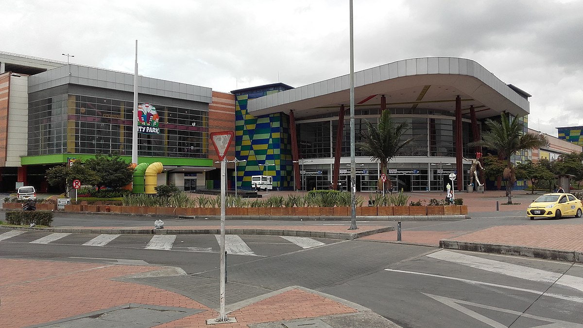 Murió menor que cayó de segundo piso del Centro Comercial Centro Mayor