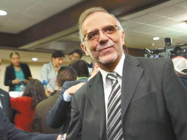Se debe privilegiar el diálogo: ministro Velásquez sobre invasión de tierras