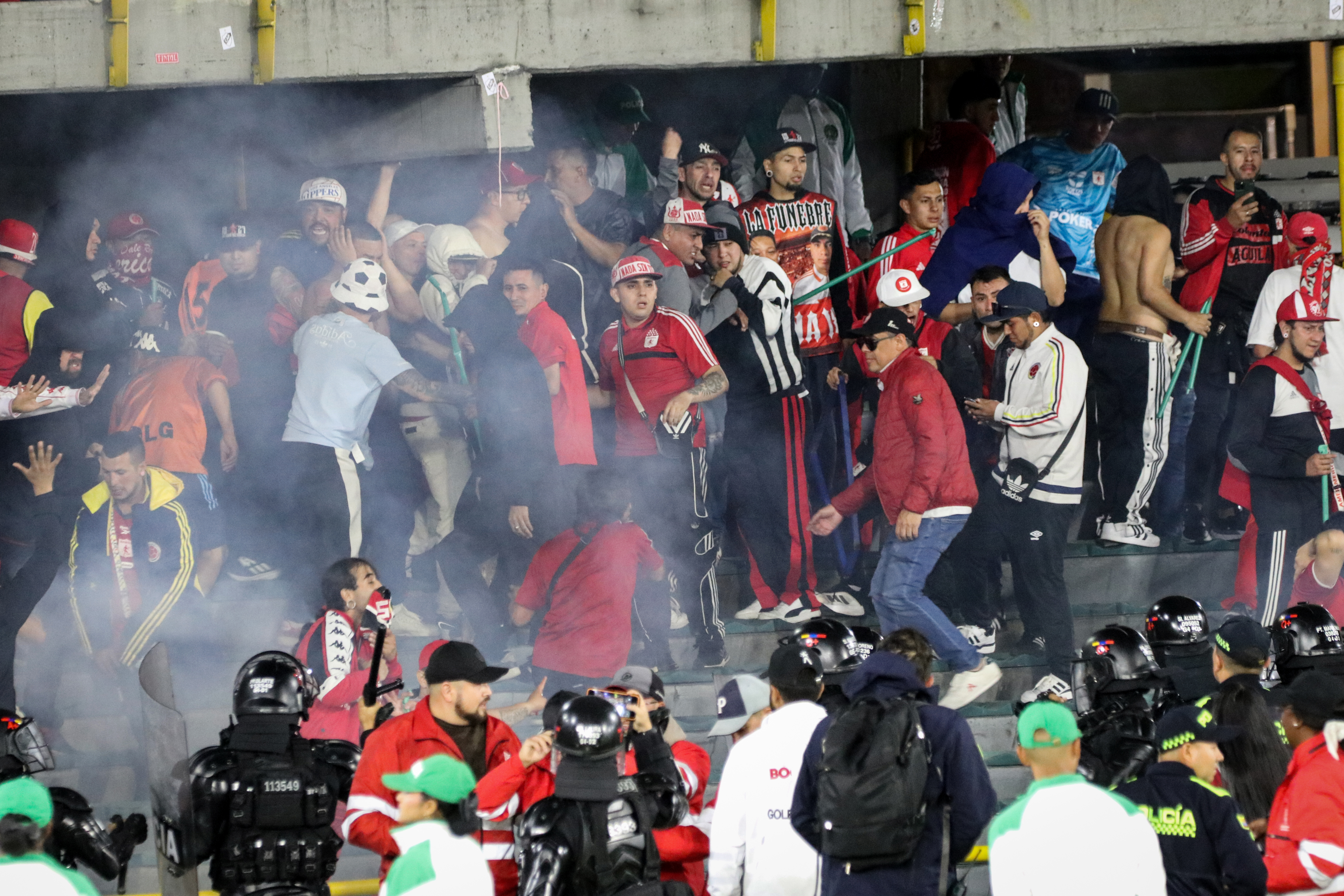 Polémica con un periodista en Medellín que aplaude exigir cédula a la entrada del estadio