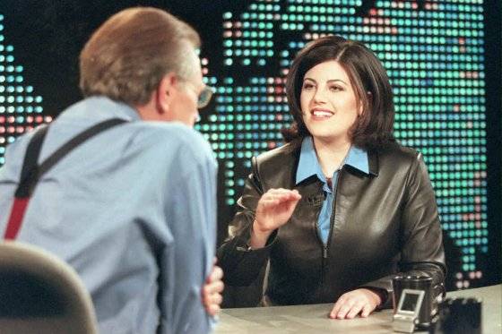 Subastarán camisón negro de Mónica Lewinsky