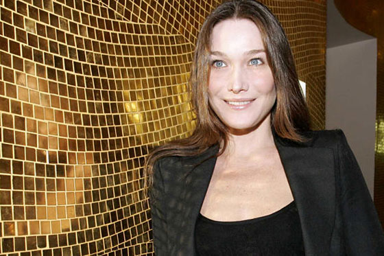 Woody Allen espera el “sí” de Carla Bruni para filmar su próxima película