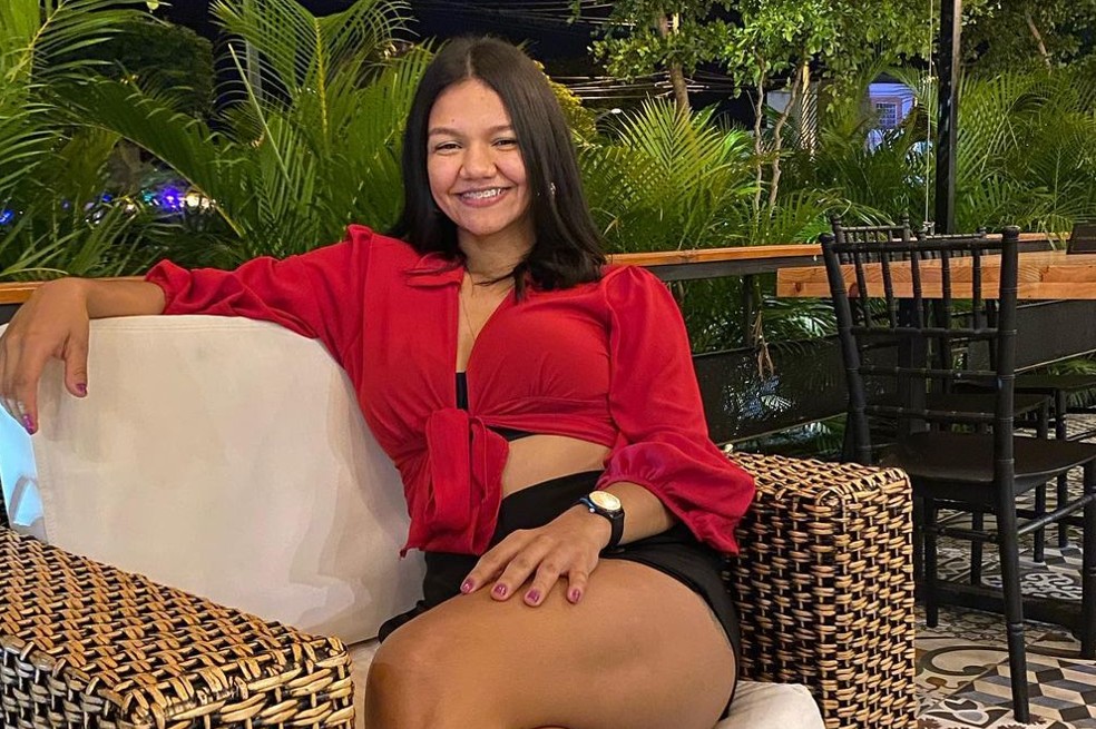 Rapelo, del equipo Alpha, ha coqueteado con Juli y Aleja en el ‘Desafío The Box’. Pocos sabían que tenía novia, se llama Lina Jiménez y es psicóloga. ¡Conócela aquí!