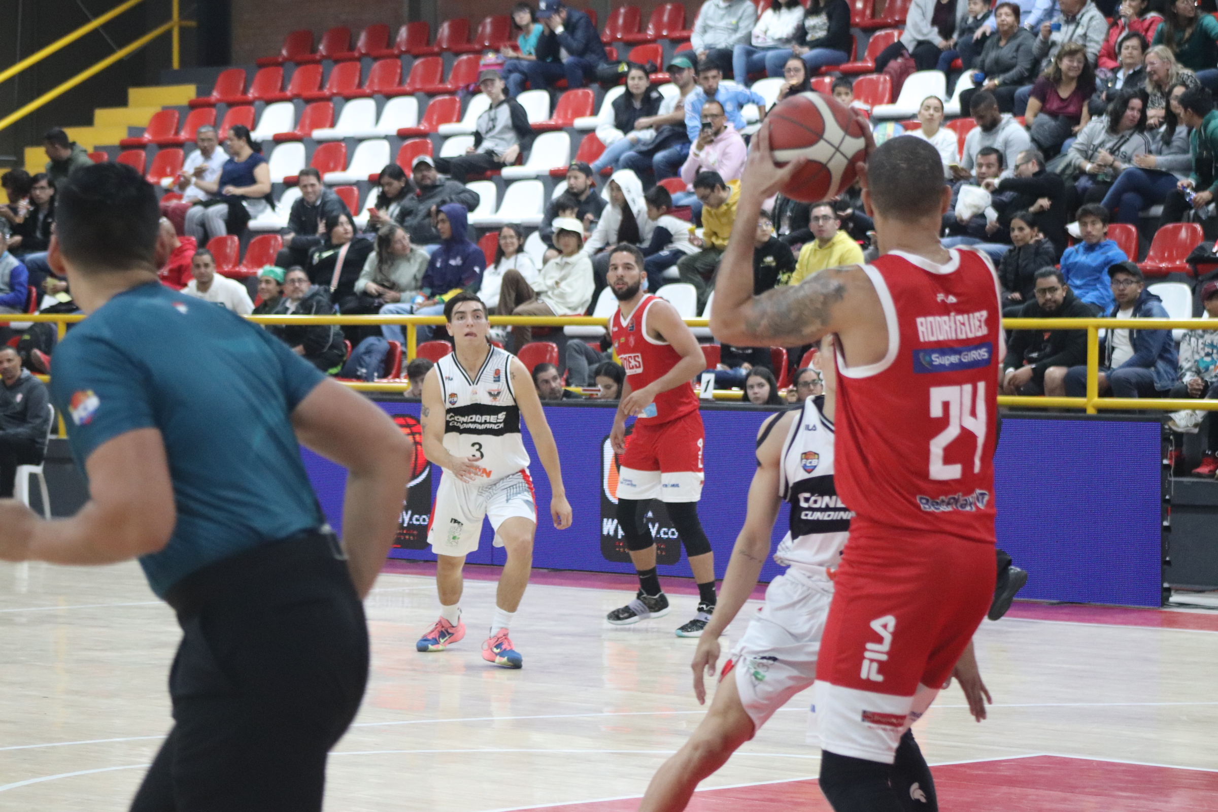 A través de las Escuelas de Formación Deportiva, niños jóvenes entre los 3 y 17 años fortalecen sus habilidades competitivas.