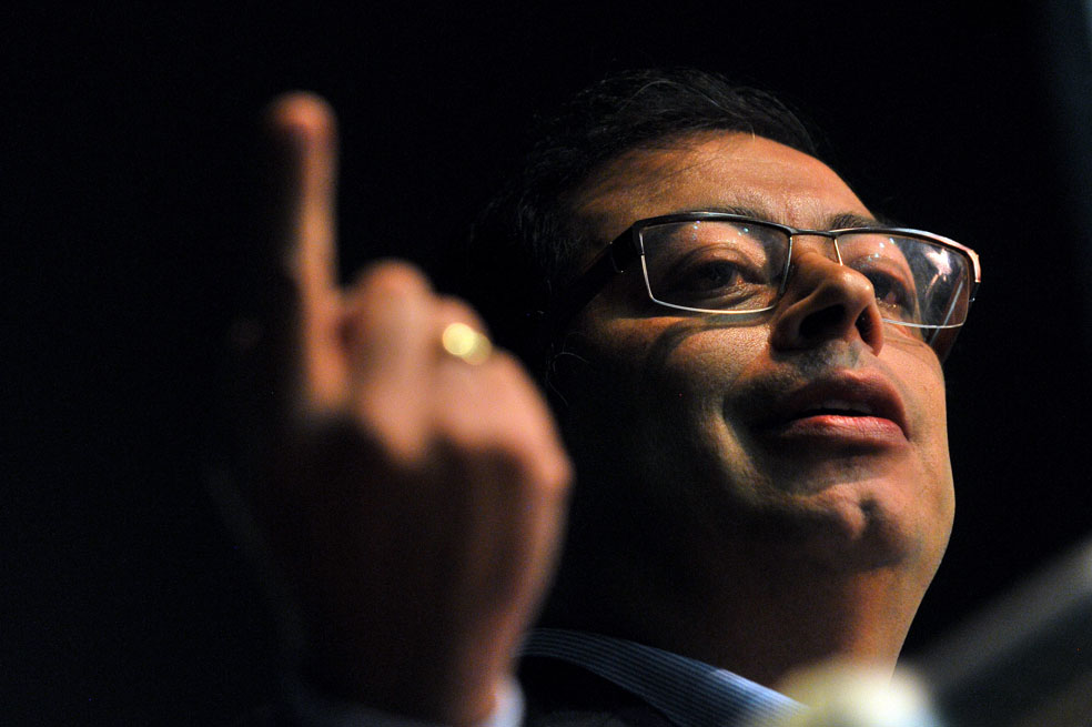 Se agita política por el caso Petro