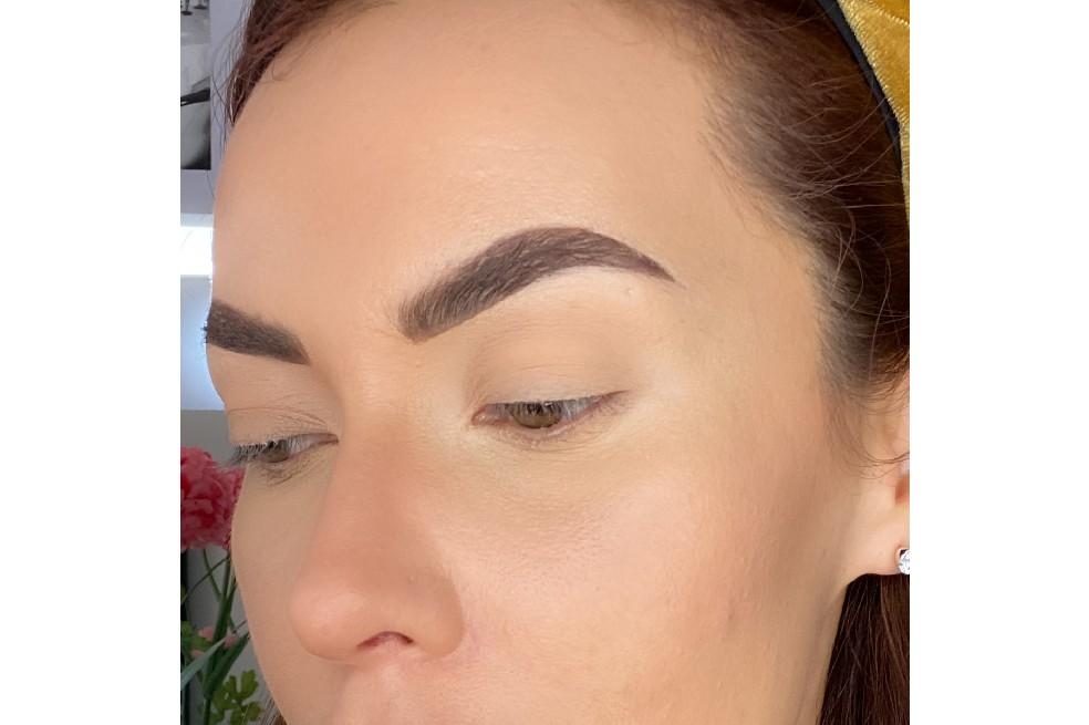 Sigue este tutorial y luce un maquillaje increíble durante la celebración de Navidad.