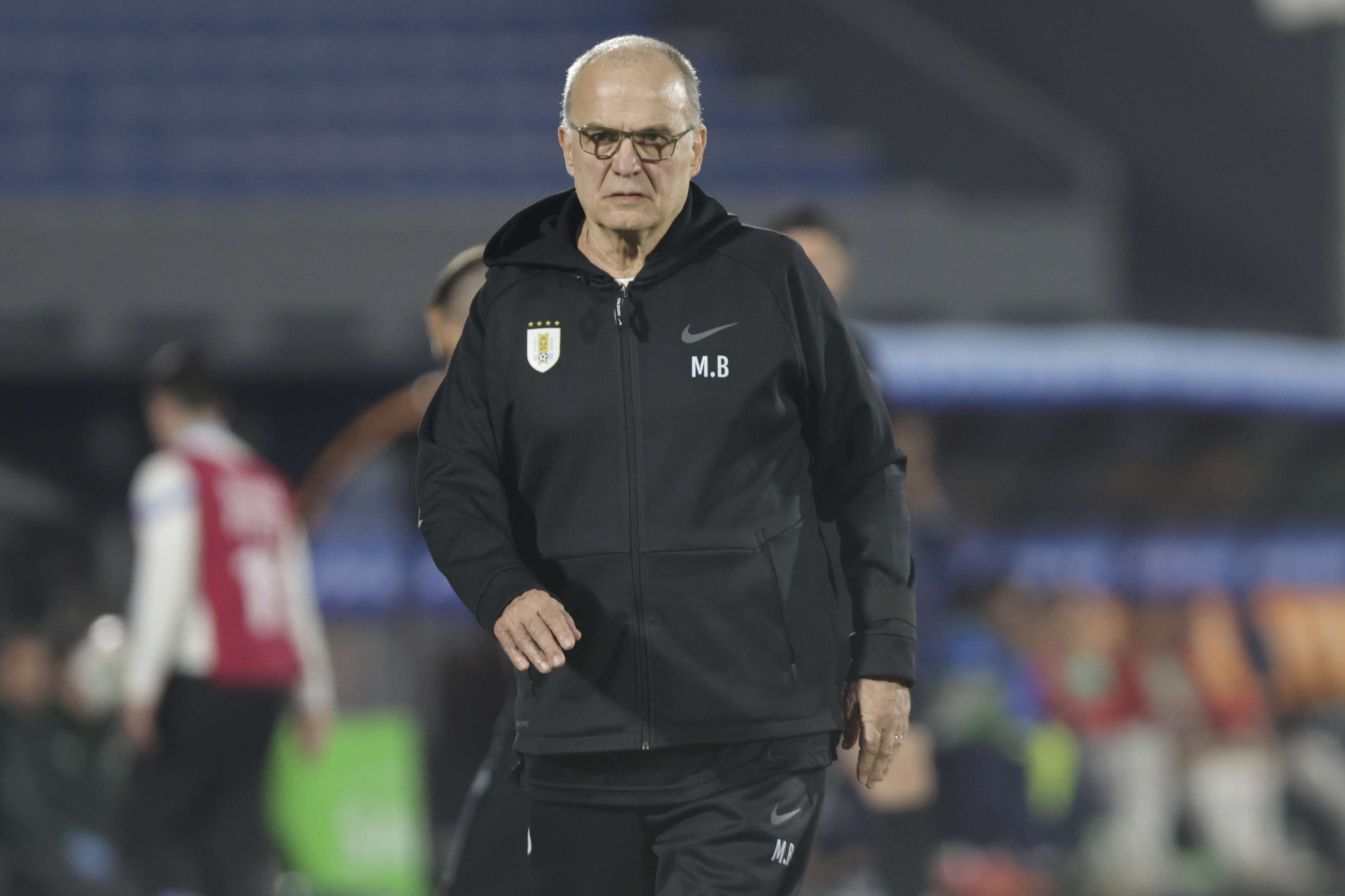 AMDEP6266. MONTEVIDEO (URUGUAY), 06/09/2024.- El seleccionador de Uruguay Marcelo Bielsa este viernes, en un partido de las eliminatorias sudamericanas para el Mundial de 2026 entre Uruguay y Paraguay en el estadio Centenario en Montevideo (Uruguay). EFE/ Gastón Britos