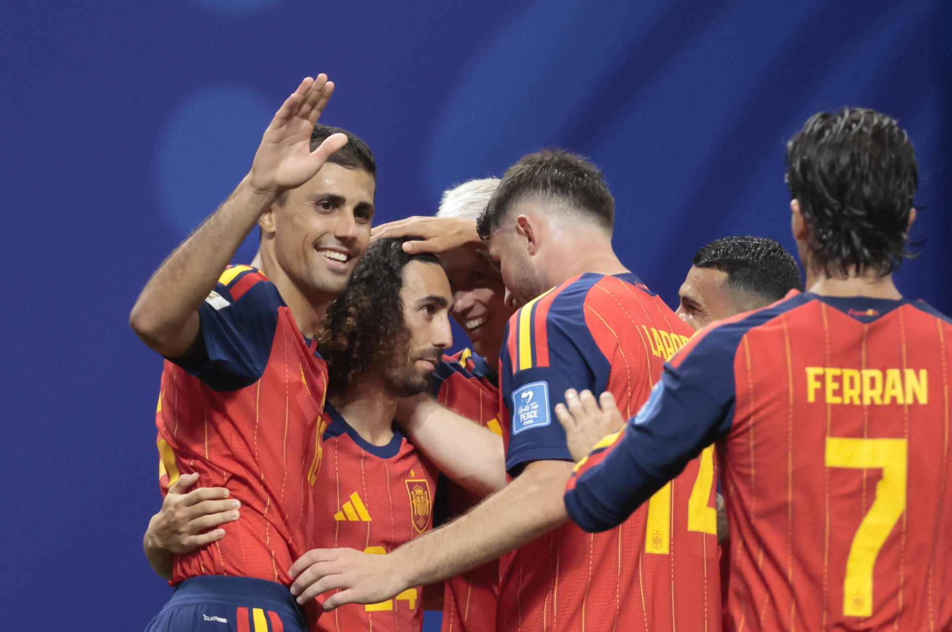 España goleó 4-0 a Arabia Saudita y está a un paso de los dieciseisavos: vea los goles