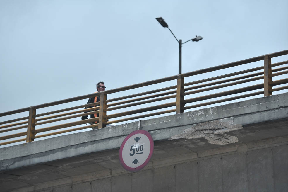 Eln les paga a jóvenes para poner petardos