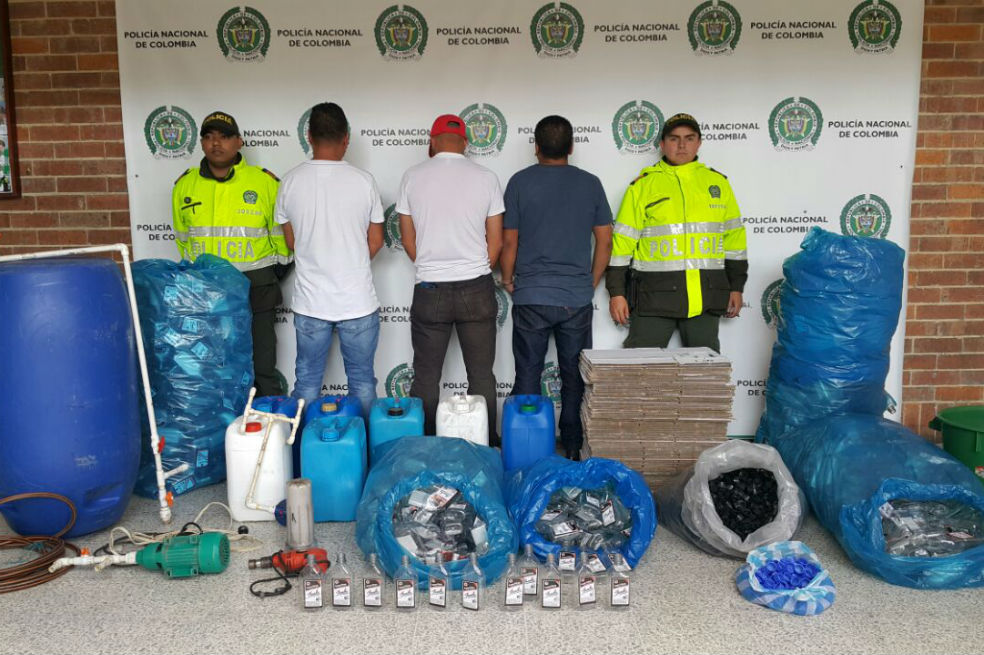 Incautan siete galones de licor adulterado en Bogotá