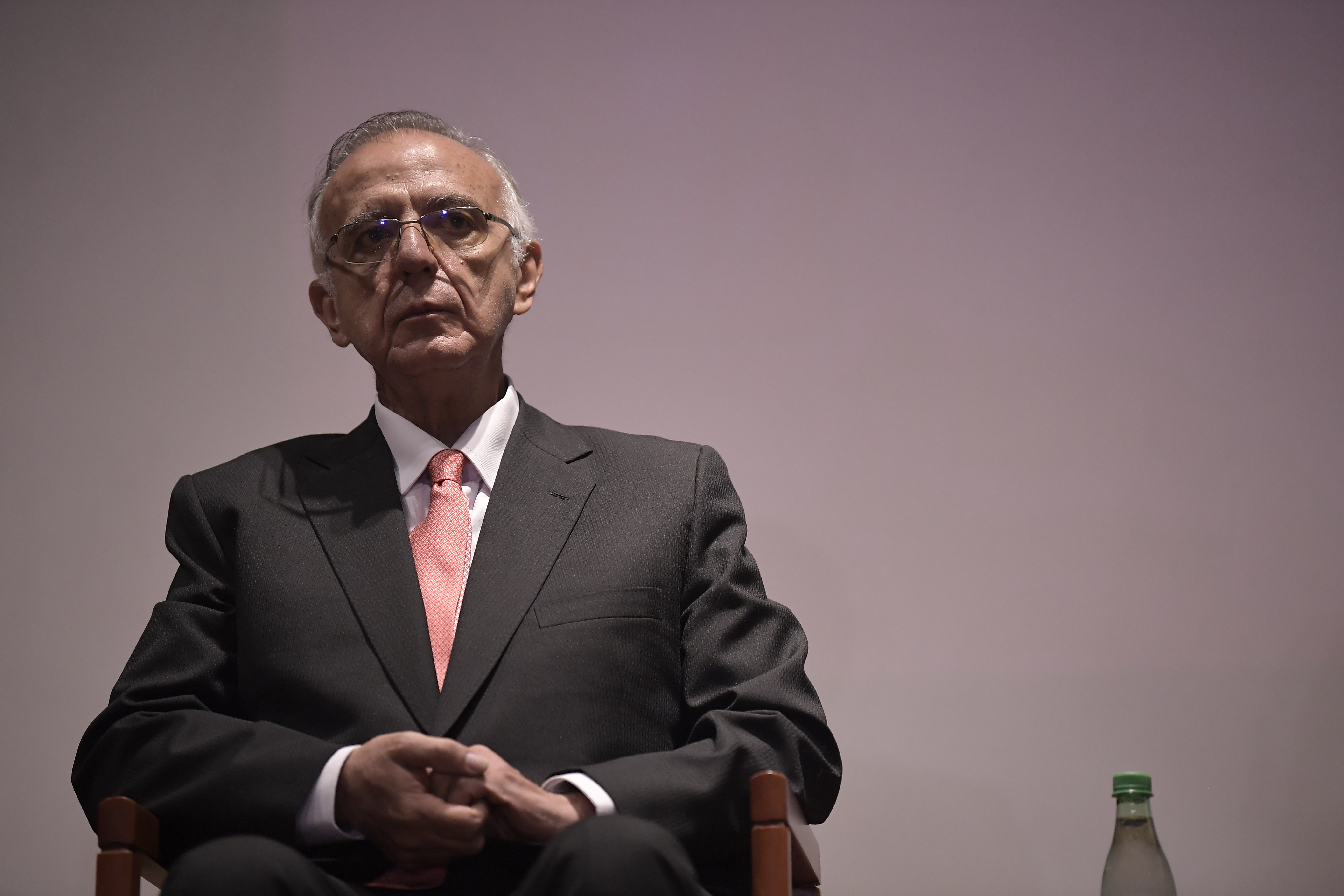 Ministro de Defensa, Iván Velásquez, ya fue dado de alta