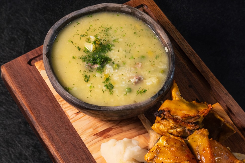 Sopa de arroz con gallina
