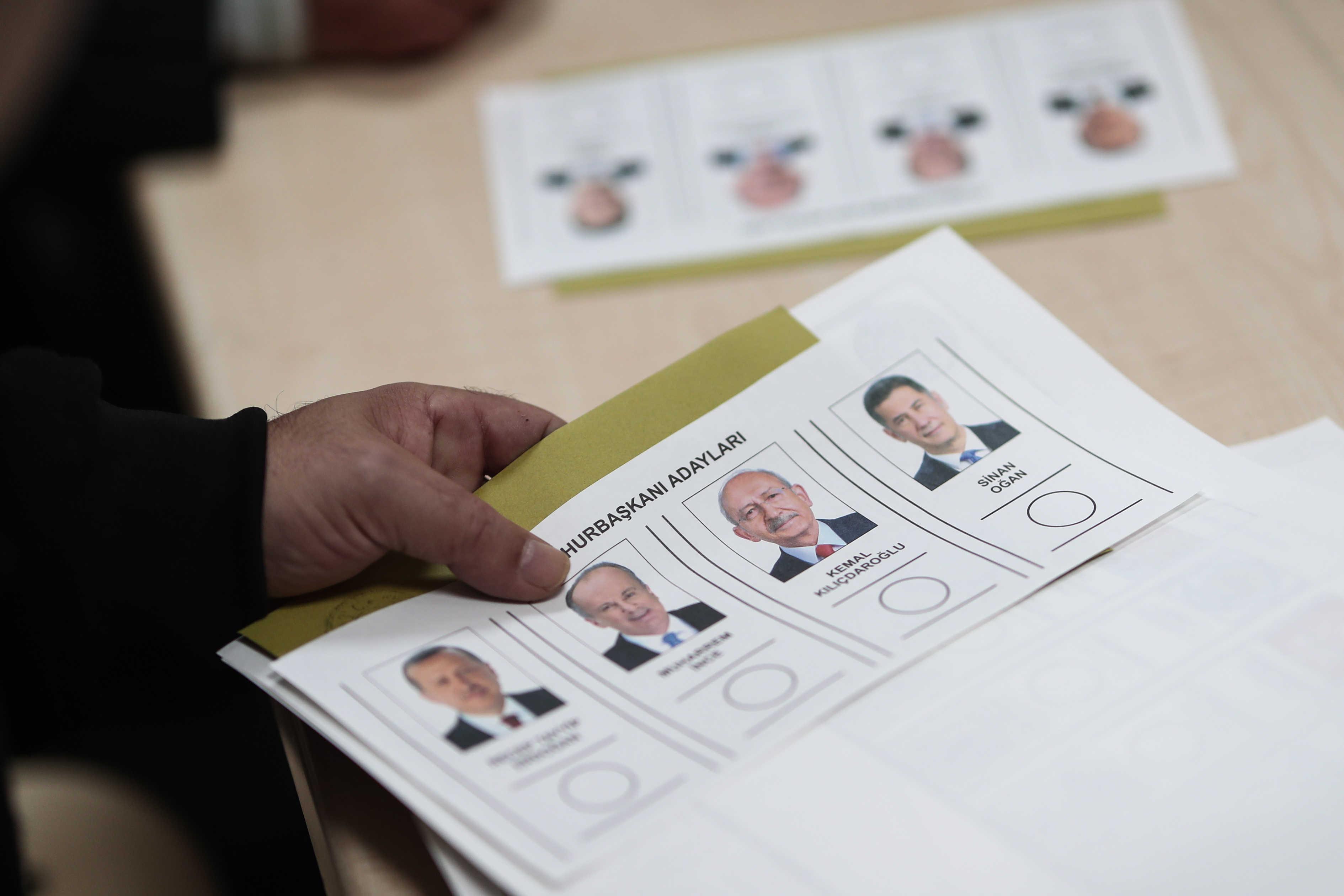 Con futuro incierto para Erdogan, cerraron las urnas en Turquía