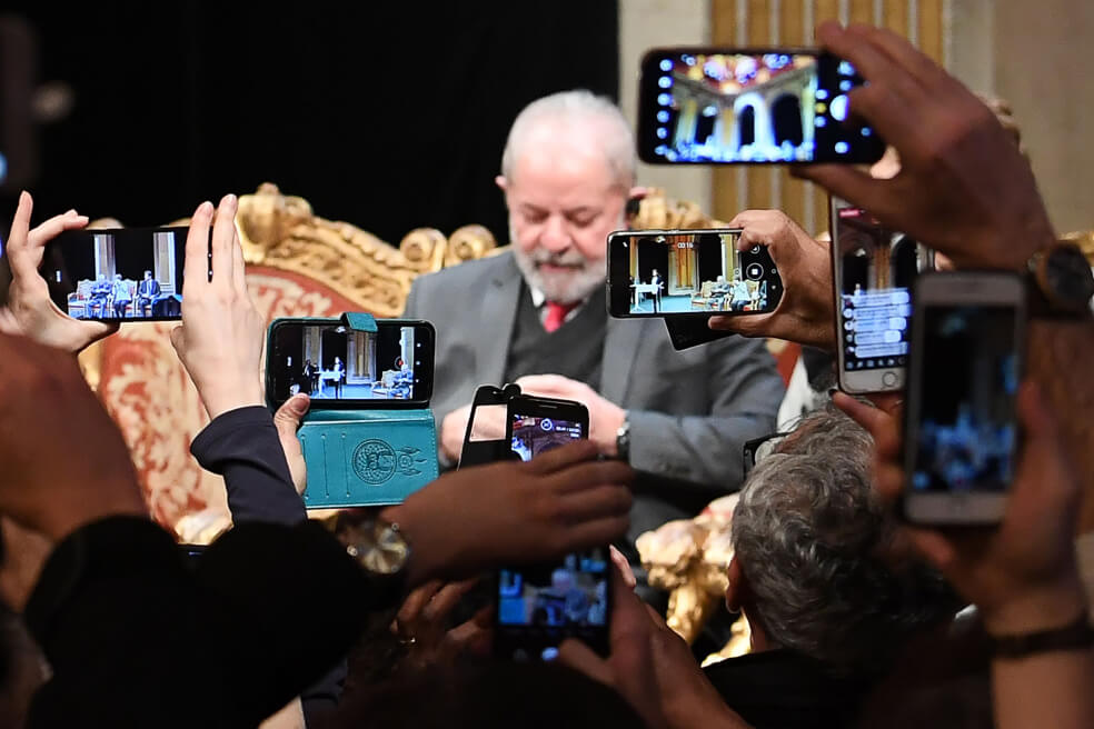 Lula da Silva dice en París que «nunca» renunciará a la política