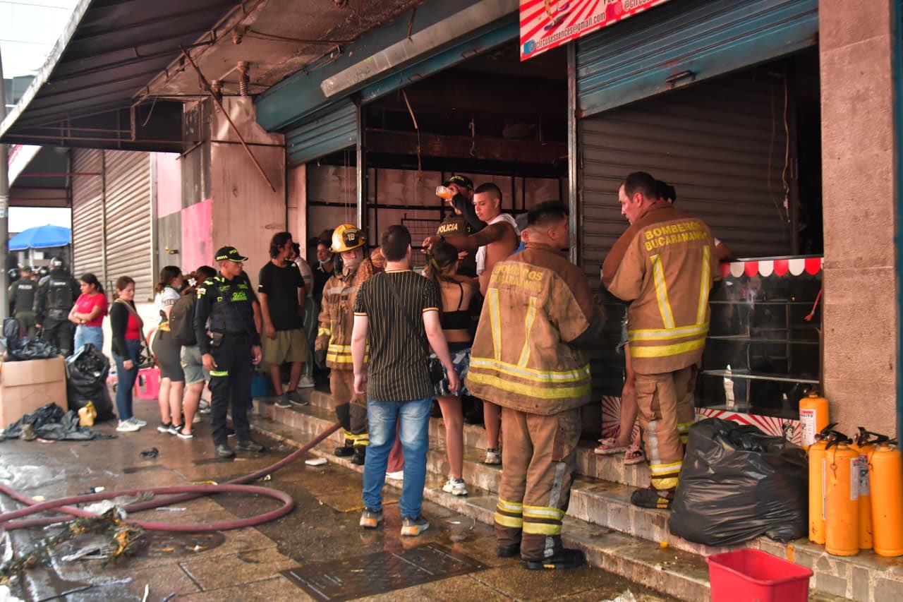 Incendio en el centro de Bucaramanga deja más de 10 locales comerciales destruidos
