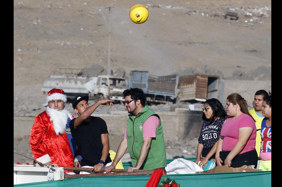 Alexis ‘Noel’ entregó regalos a los niños de su pueblo natal