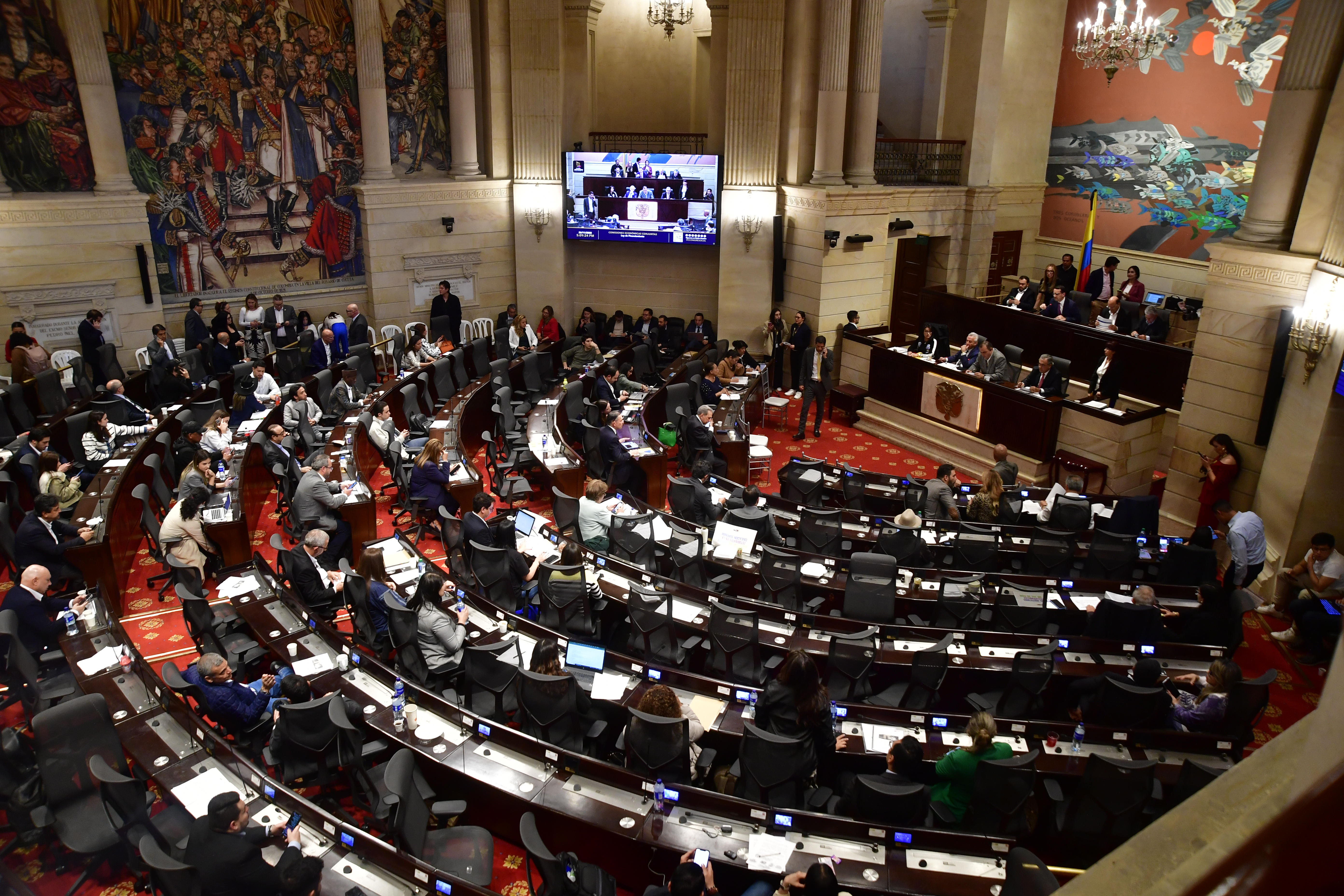 Reducción del salario a congresistas: así va debate sobre eliminación de prima de servicios