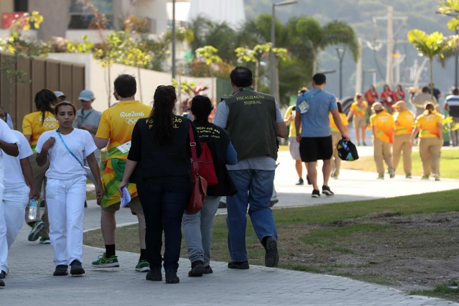 Río corre para arreglar el caos en la Villa Olímpica